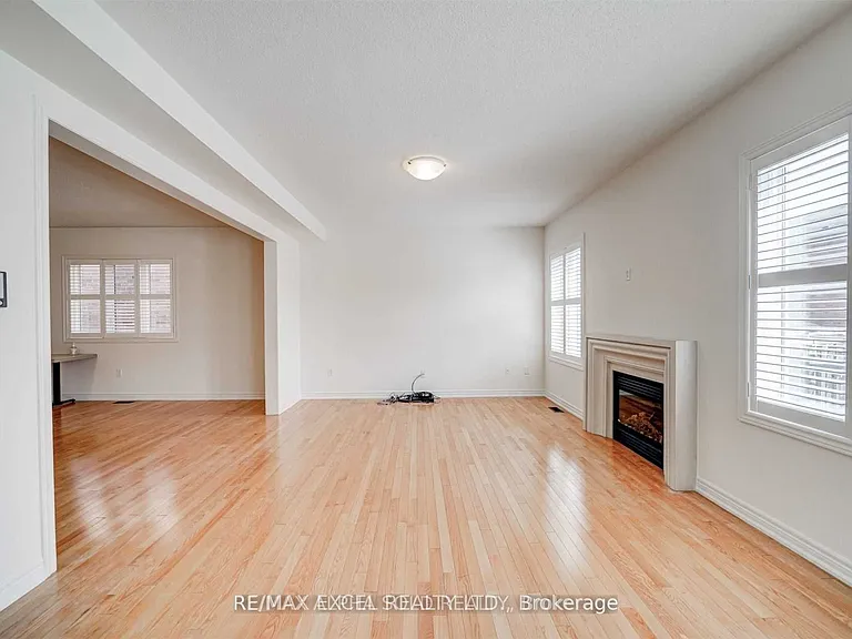 67 Alvin Curling Cres — Photo 13