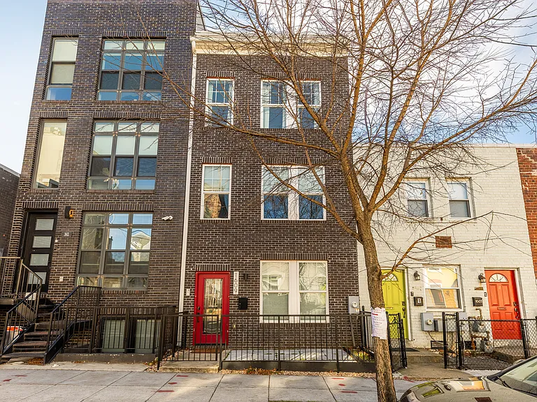1609 Levis St NE — Photo 62