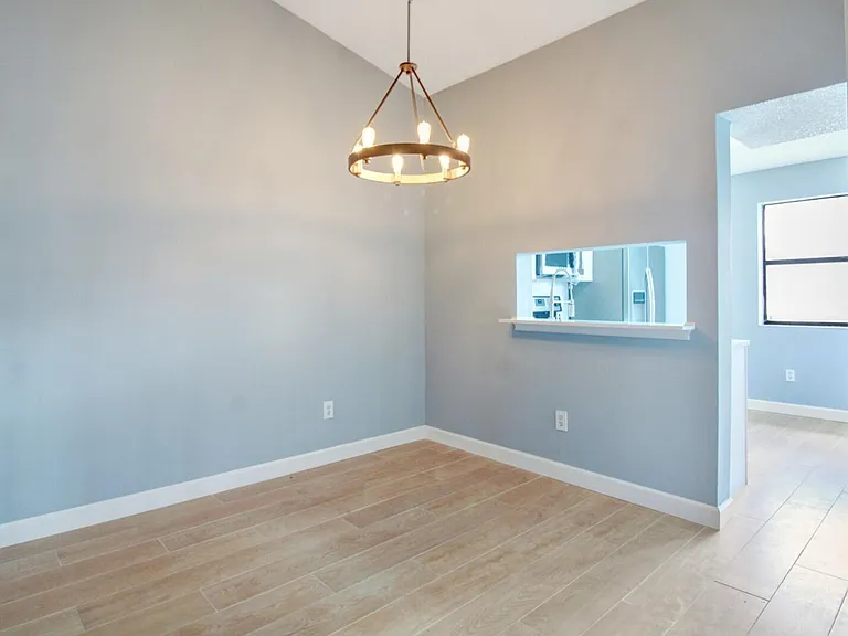 960 N Franklin Ave #960D — Photo 7