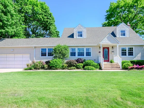 1401 Herzel Boulevard, West Babylon, NY 11704
