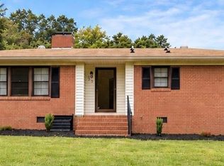 302 Lakewood Dr, Lexington, NC 27292