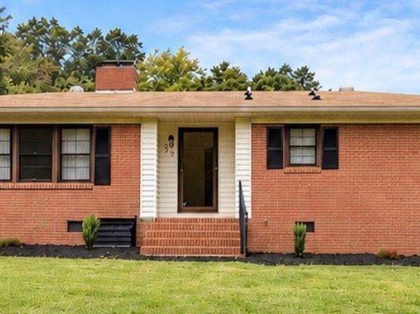 302 Lakewood Dr