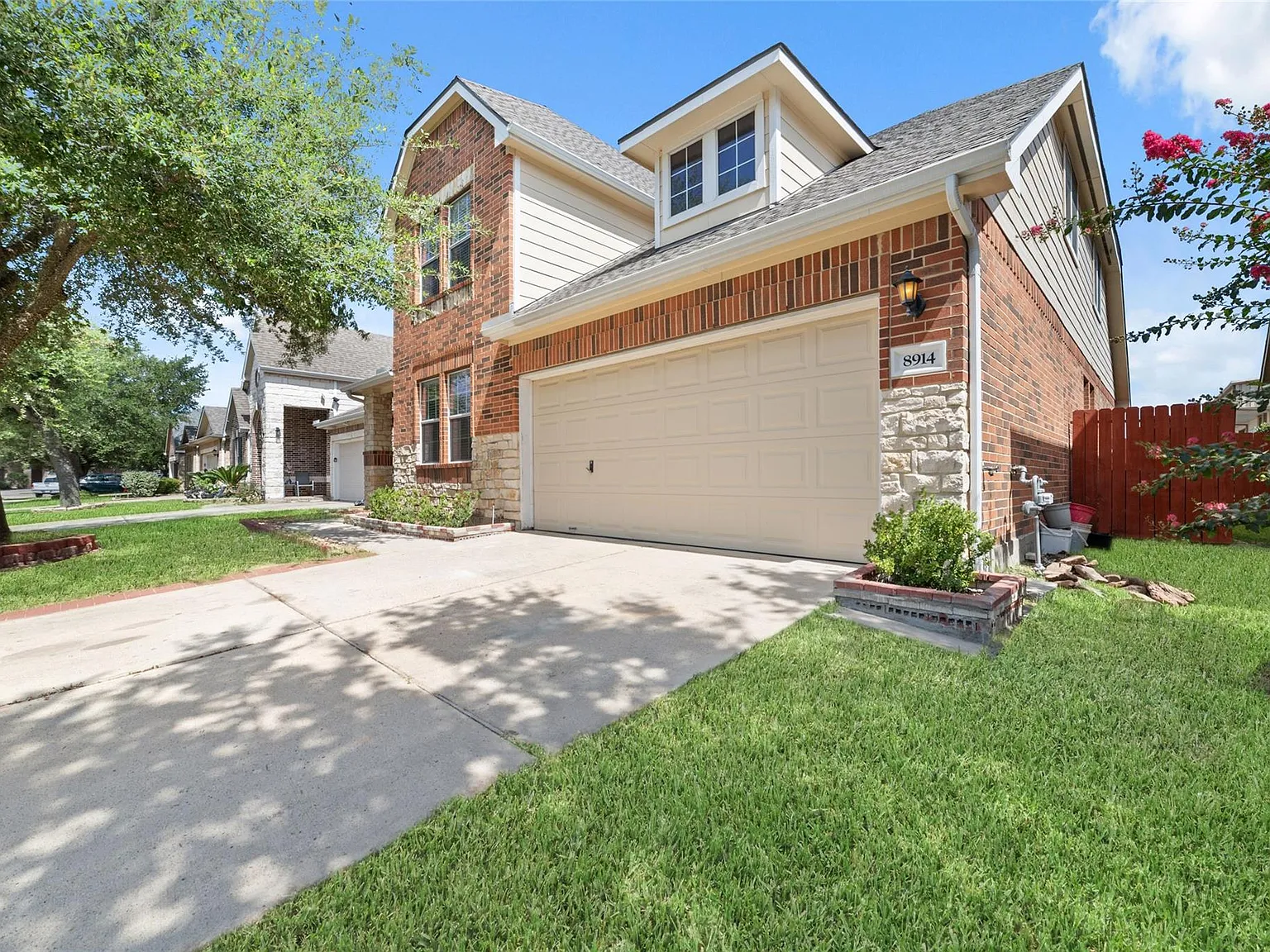 4 bed, 2.5 bath, 2629 sqft, $2,250 — Photo 3