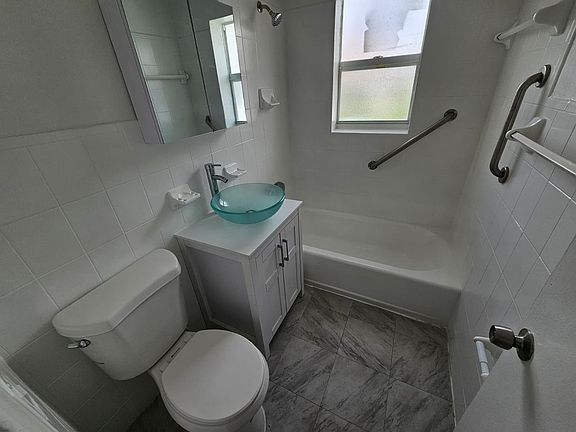 4th image of 6882 Harding Ave #8