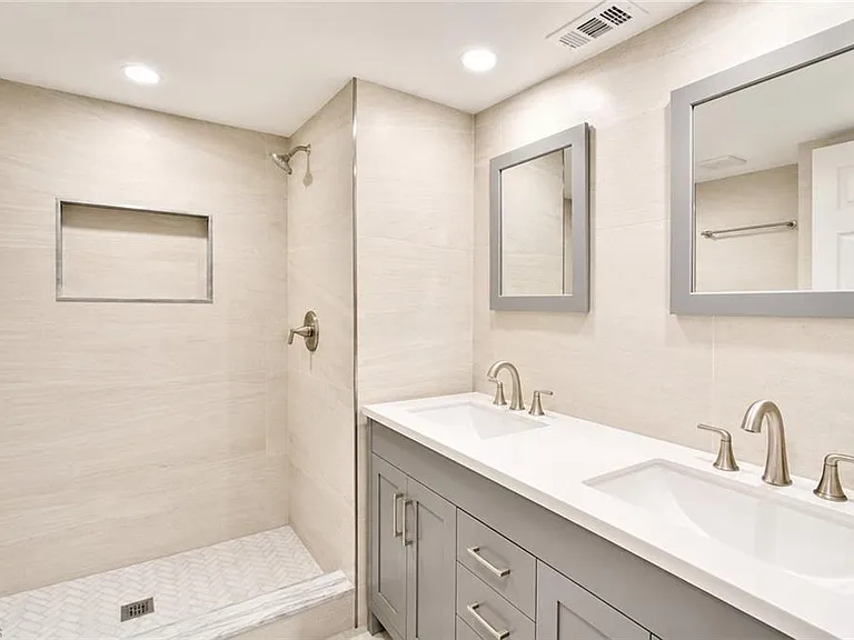 2360 Naples Trace Cir #6 — Photo 8