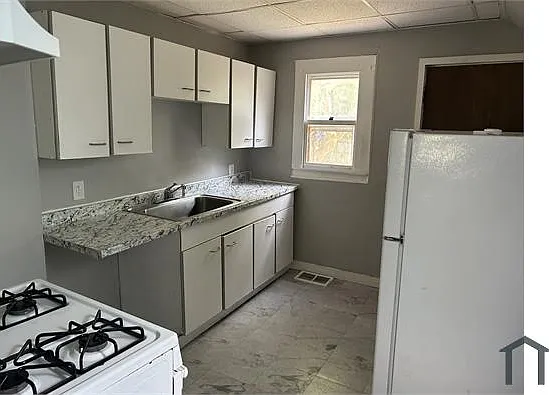 144 Rohr St — Photo 8