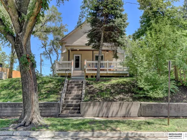 1023 S 41st St, Omaha, NE 68105