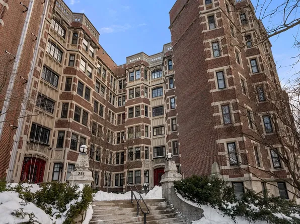 992 Memorial Dr APT 106, Cambridge, MA 02138