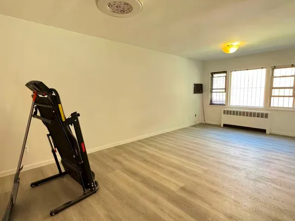 6824 140th Street image 5 of 13