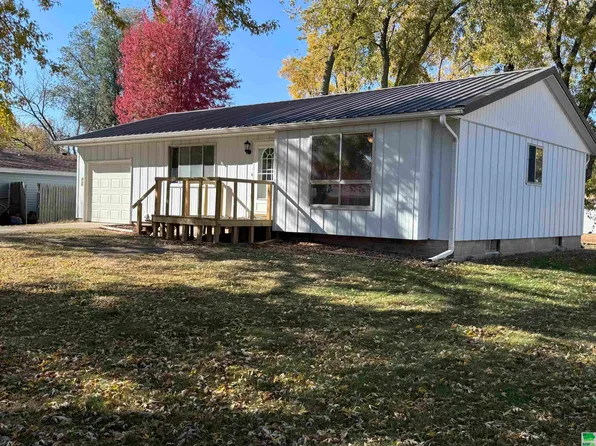 602 7th St, Onawa, IA 51040