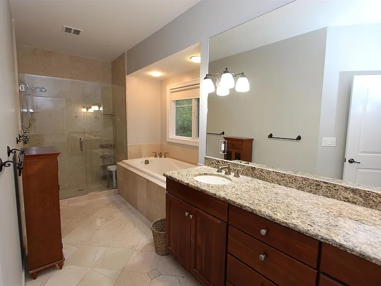 1090 Oakwood Dr — Photo 15