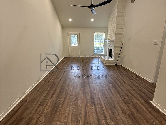 3rd image of 23 Meadowoods Pl