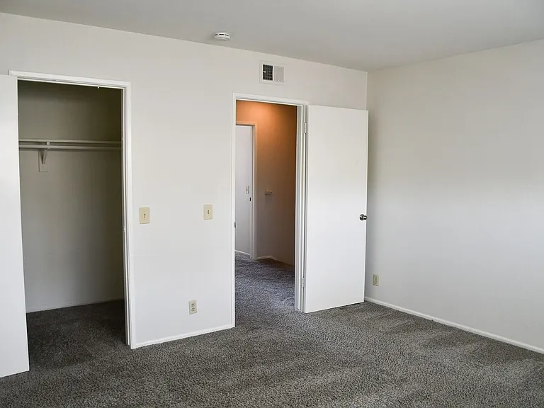 522 E Collins Ave — Photo 51