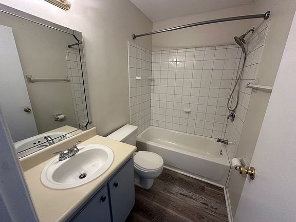 5th image of 658 Kenwick Cir APT 205