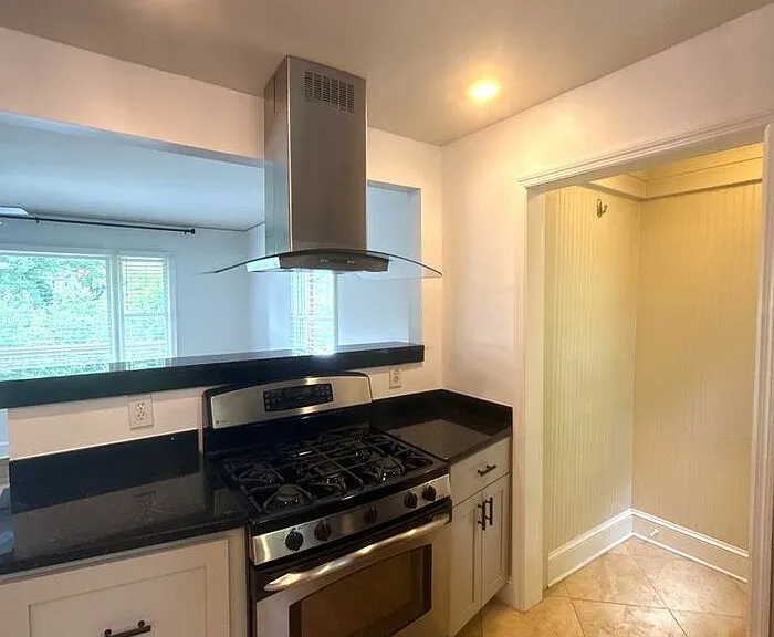 526 W Kingston Ave — Photo 7