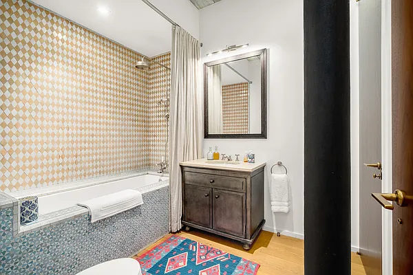 Sold by Douglas Elliman | media 21