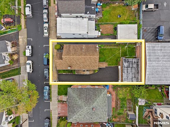 3rd image of 94 Maple St