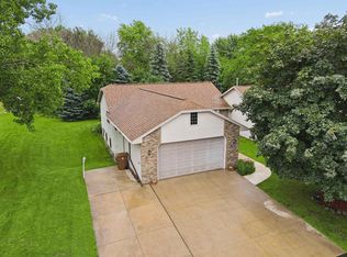 1123 Stillmeadow Ln, Menasha, WI 54952