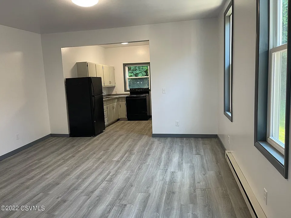 122 N Main St #2
