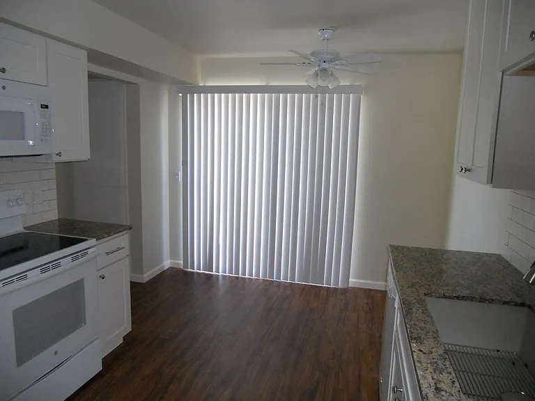 980 El Camino Ave #B — Photo 12
