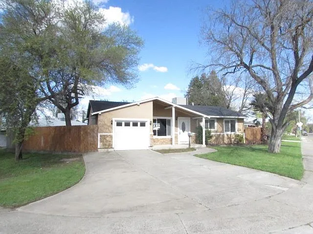 4000 Cornelia Way photo 1