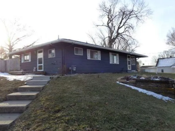 121 S Central Ave, Lacona, IA 50139