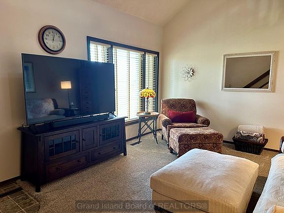 4th image of 3120 W College St