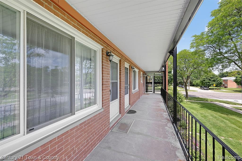 2820 Woodslee Dr APT 208, Royal Oak, MI 48073 MLS 20240037156 Zillow