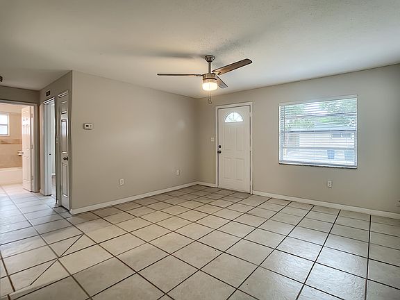 3rd image of 1425 Austin St
