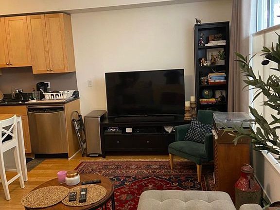 3rd image of 4395 Piedmont Ave APT 207