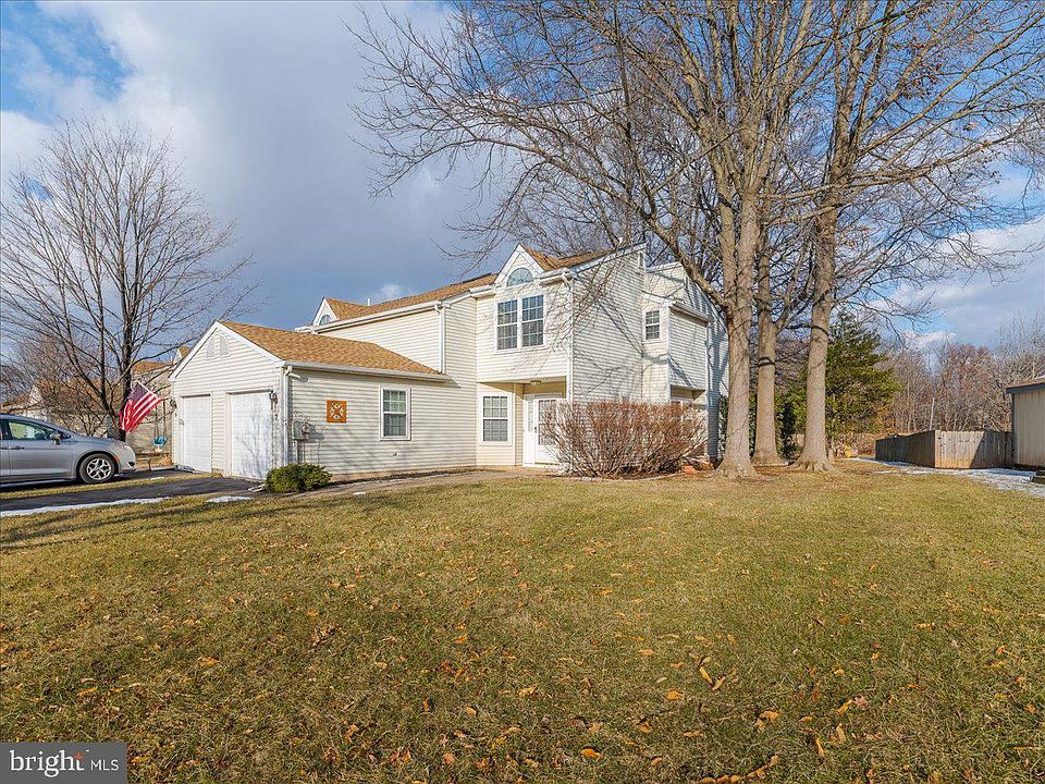 1st image of 7 Kern Dr