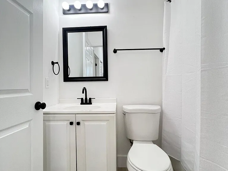 720 NW 61st St #10 — Photo 4