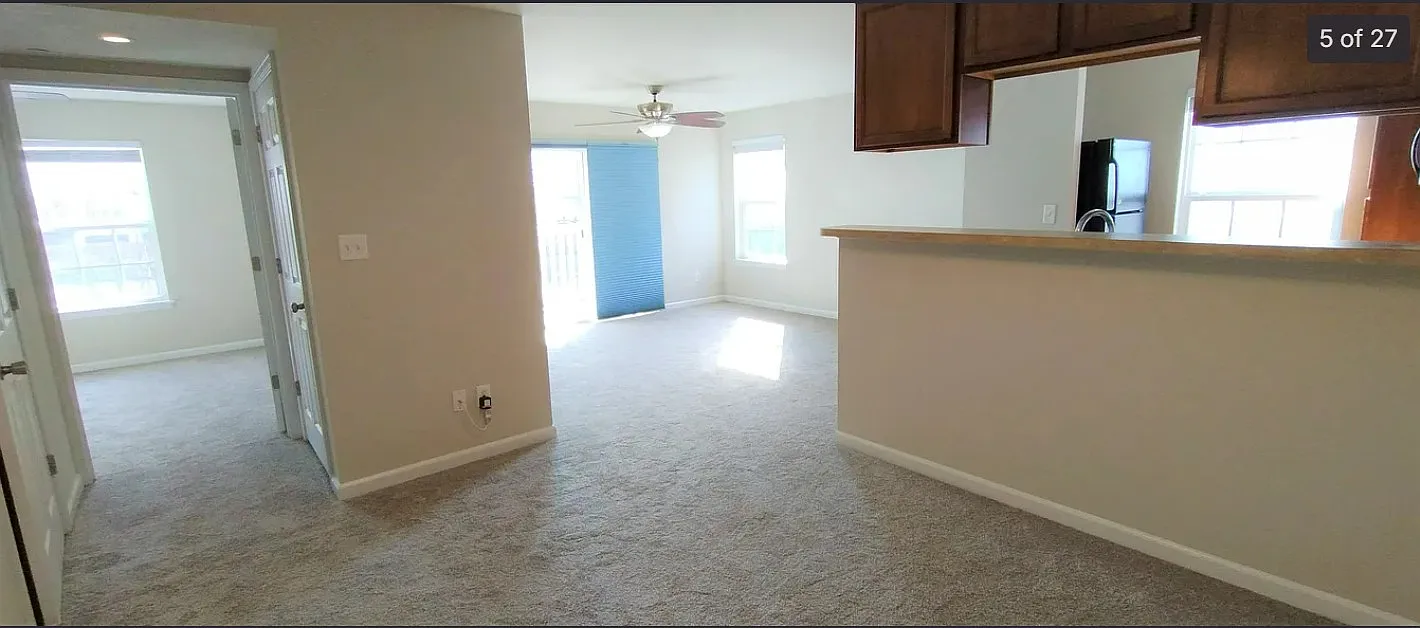 2 bed, 1014 sqft, $1,590 — Photo 2
