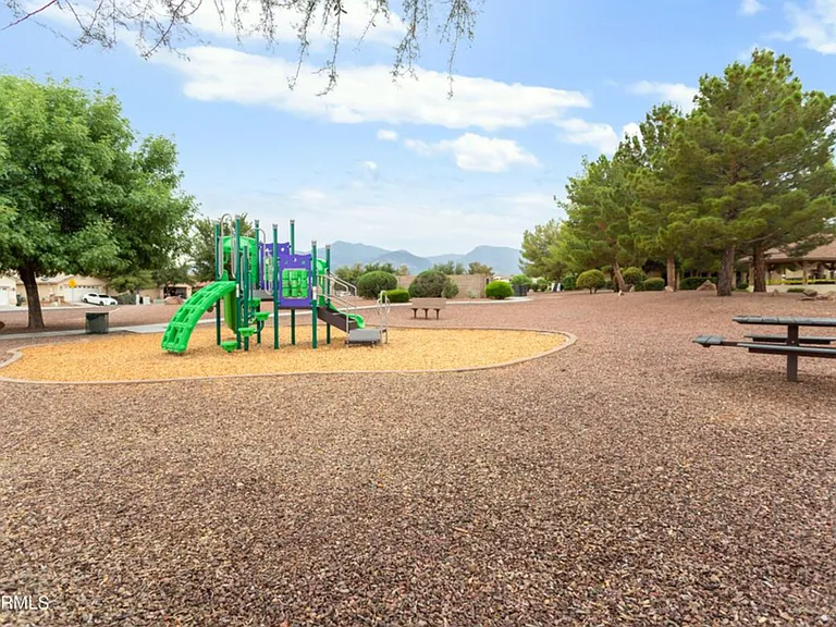 3389 Yosemite Ct — Photo 10
