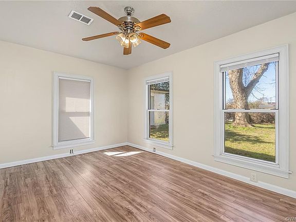 3rd image of 1033 Wanda Dr