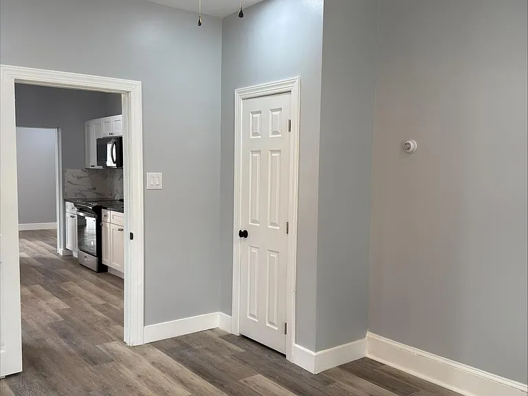 174 E Main St — Photo 4