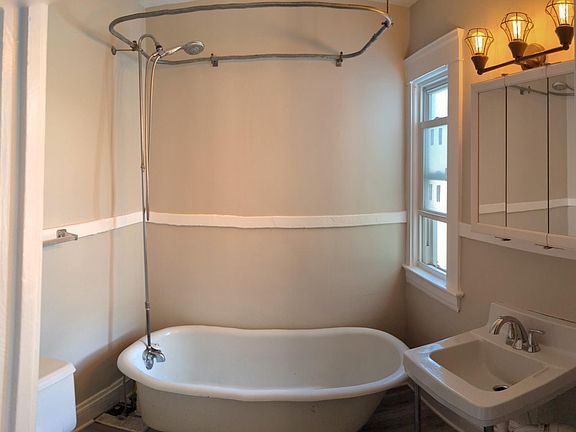 5th image of 18250 Sloane Ave