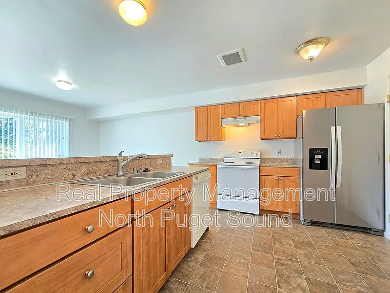 3 bed, 2.5 bath, 1396 sqft, $2,695 — Photo 4