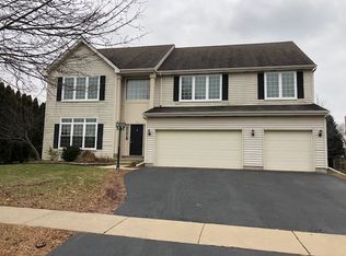 185 Midlane Dr, Crystal Lake, IL 60012