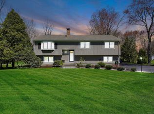 30 Boot Shop Ln, Monroe, CT 06468