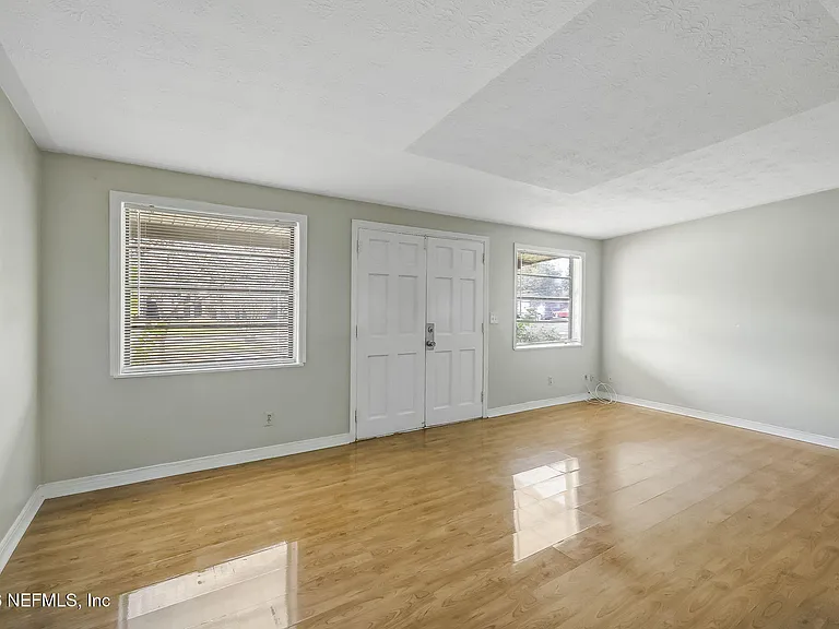 3223 Victoria Park Rd — Photo 8