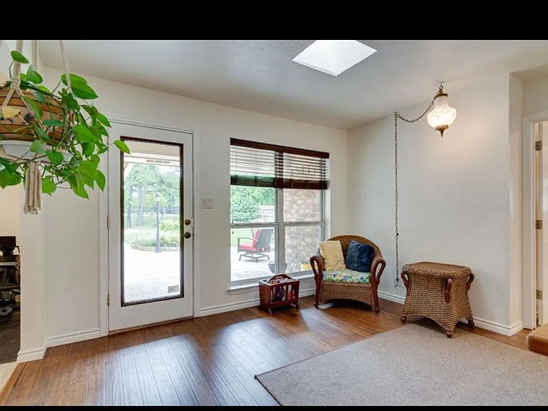 3725 Oakbriar Ln — Photo 8