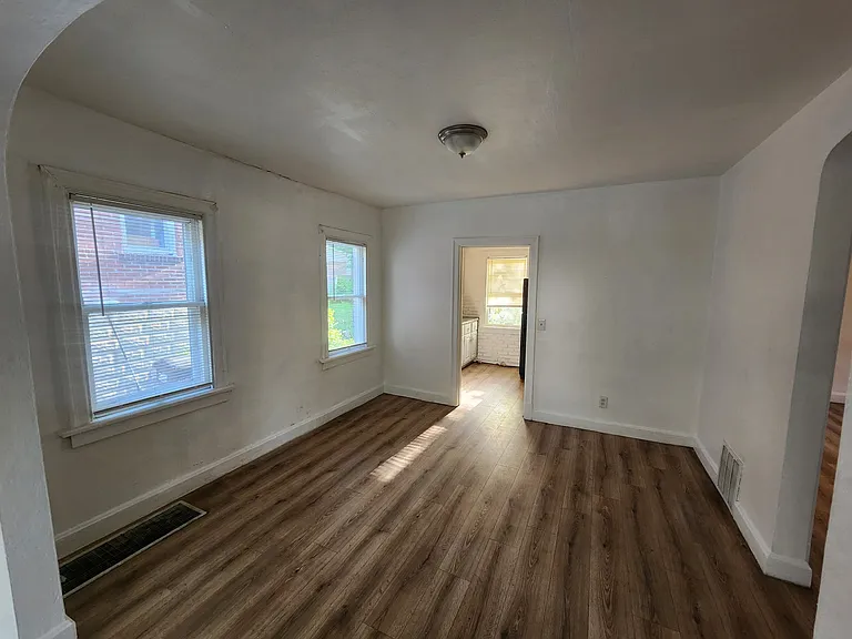 22 N Harvey Ave — Photo 8