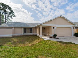 934 SE Atlantus Ave, Port Saint Lucie, FL 34983