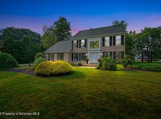922 Apple Tree Rd, Moscow, PA 18444