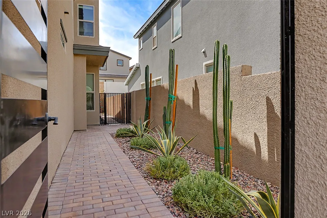 4 bed, 3.0 bath, 2431 sqft, $3,450 — Photo 4