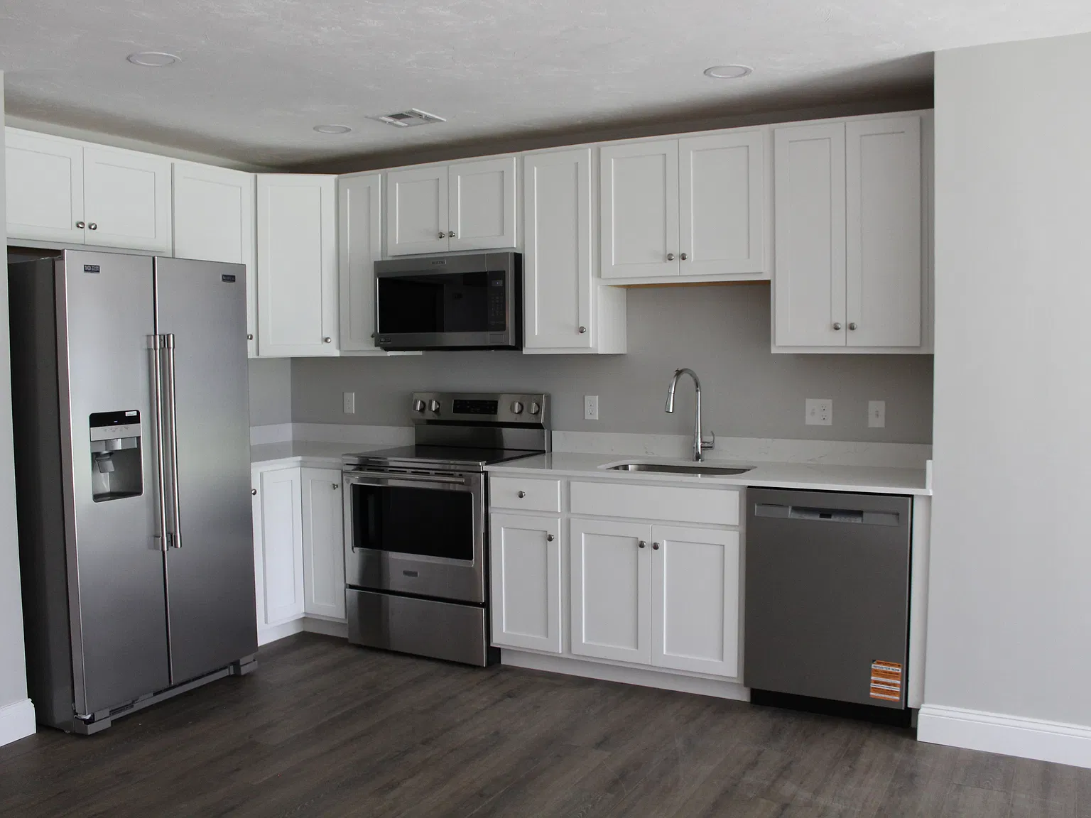 2 bed, 930 sqft, $2,500 — Photo 3