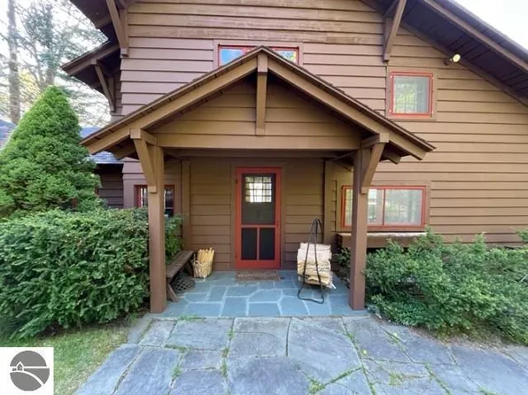 2411 N Lake Leelanau Dr, Lake Leelanau, MI 49653