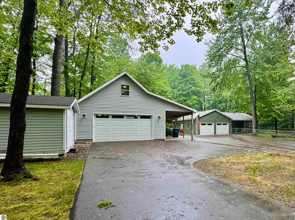 4546 Prouty Rd, Traverse City, MI 49686