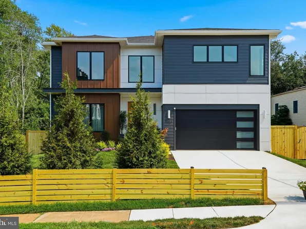 7421 Magarity Rd, Falls Church, VA 22043